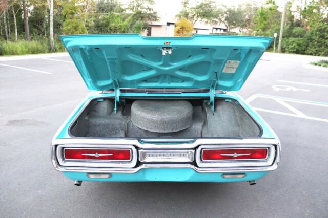 Ford Thunderbird 1964 image number 23
