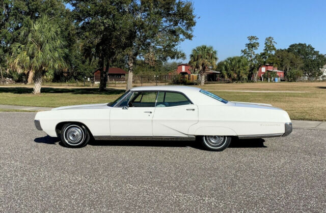 Pontiac Bonneville 1967 image number 1