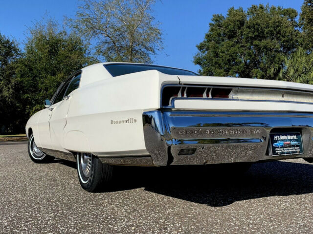 Pontiac Bonneville 1967 image number 11