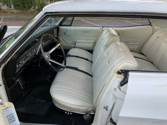 Pontiac Bonneville 1967 image number 15
