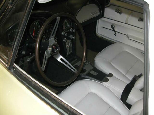 Chevrolet Corvette 1965 image number 2
