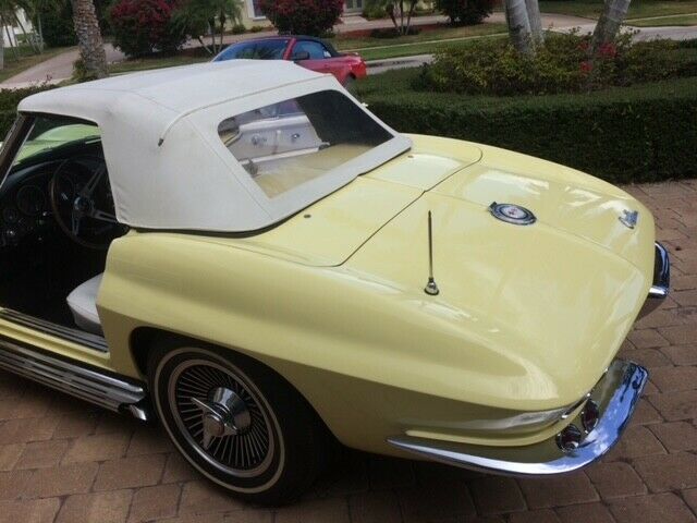Chevrolet Corvette 1965 image number 30