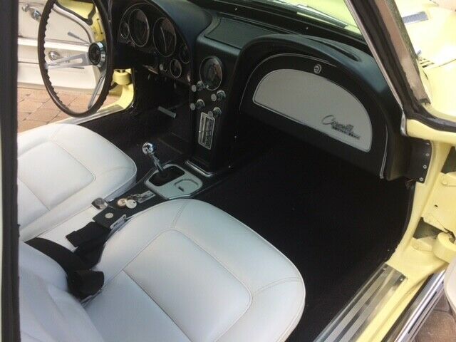 Chevrolet Corvette 1965 image number 32