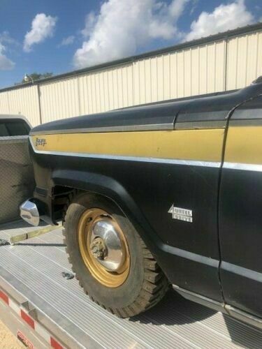 Jeep Wagoneer 1965 image number 4