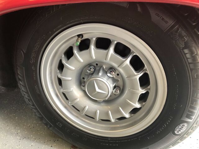 Mercedes-Benz SL-Class 1977 image number 36