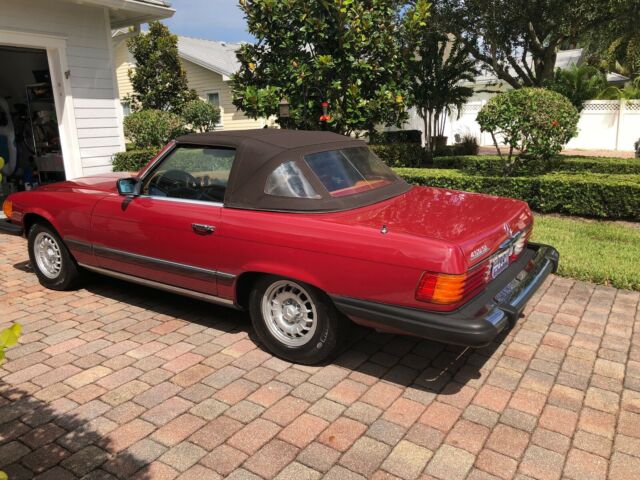 Mercedes-Benz SL-Class 1977 image number 43