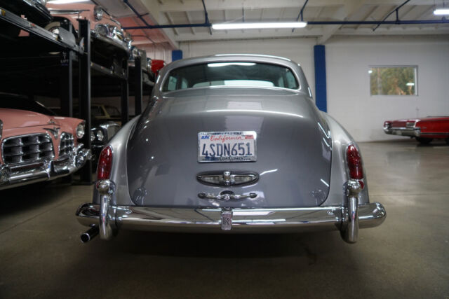 Rolls-Royce Silver Cloud III V8 Sedan 1965 image number 13