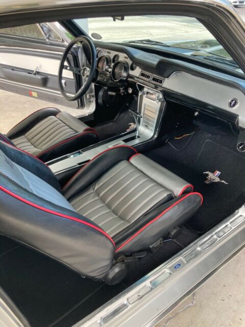 Ford Mustang 1967 image number 33
