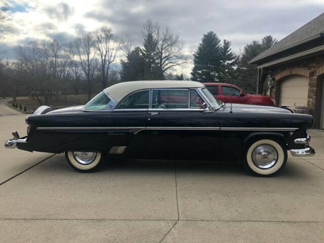 Ford Crestline 1954 image number 21