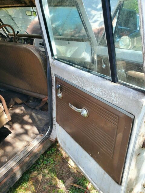 Chevrolet Suburban 1969 image number 10