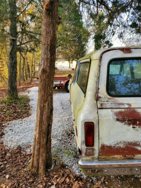 Chevrolet Suburban 1969 image number 13