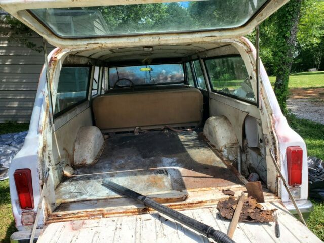 Chevrolet Suburban 1969 image number 20