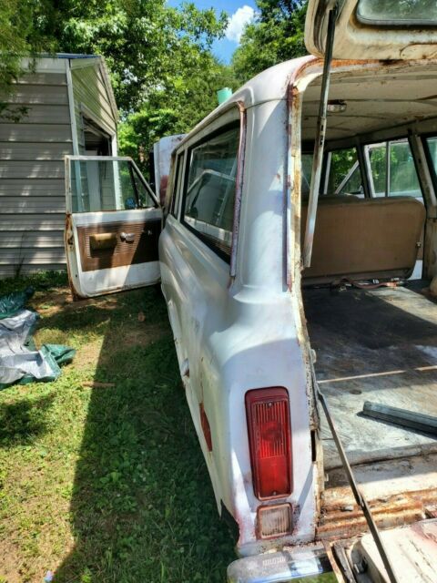 Chevrolet Suburban 1969 image number 3
