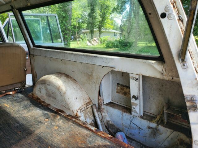 Chevrolet Suburban 1969 image number 4