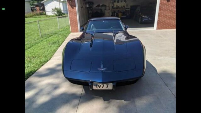 Chevrolet Corvette 1977 image number 21