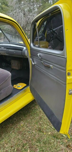 Ford Sedan 1941 image number 7