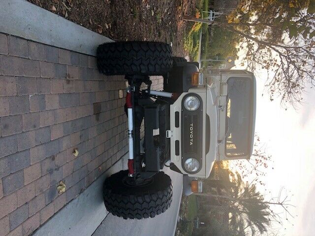 Toyota Land Cruiser 1975 image number 2