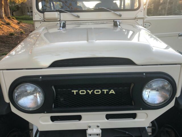Toyota Land Cruiser 1975 image number 39